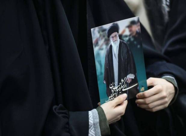 محفل شعر امین در منزل پدری شهید آیت الله خامنه ای(ره) در مشهد برگزارشد