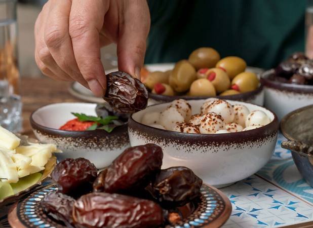 خوردن «سحری» برای روزه‌داران الزامی است