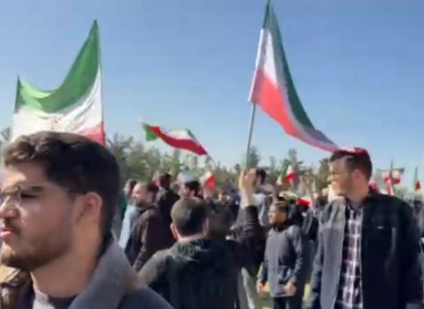 تجمع دانشجویان در دانشگاه فردوسی مشهد