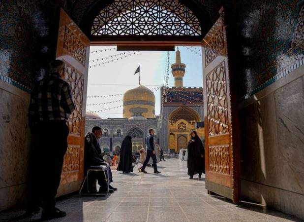 دختر رهبر شهید همانند پدرش خادم الرضا(ع) بود