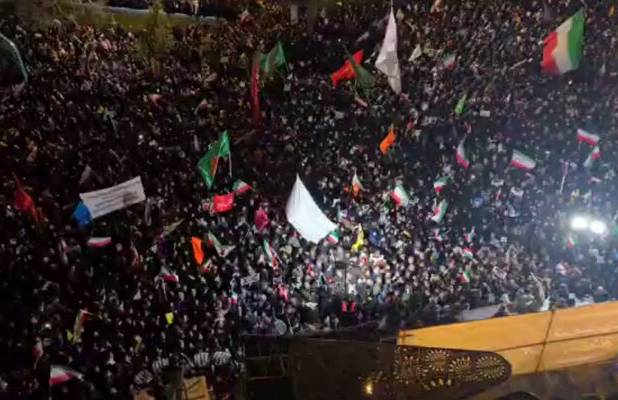 تجمع حماسی مردم اراک در سوگ رهبر شهید 