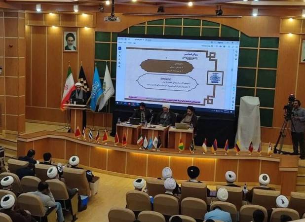 چهره فقاهت و قرآنی رهبر انقلاب به جهان معرفی می‌شود