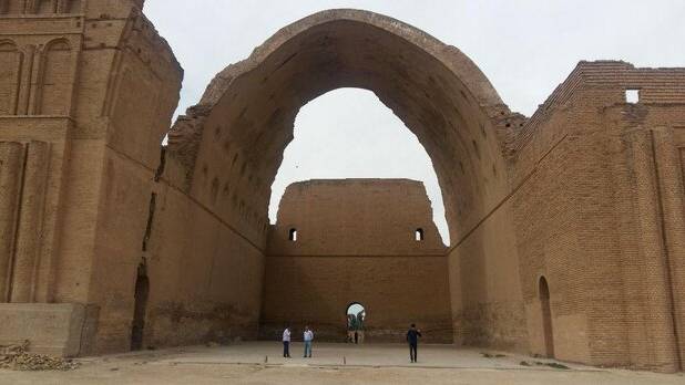 ضرغامی در نقش راهنمای طاق کسری/ وامی برای سفر