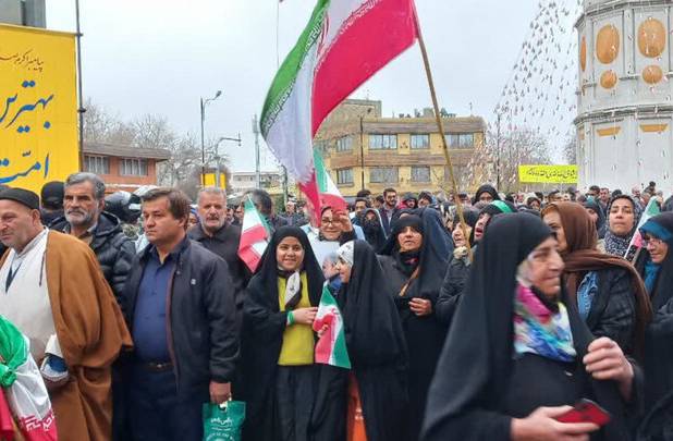 خروش مردم دیار علویان در فجر پیروزی‌