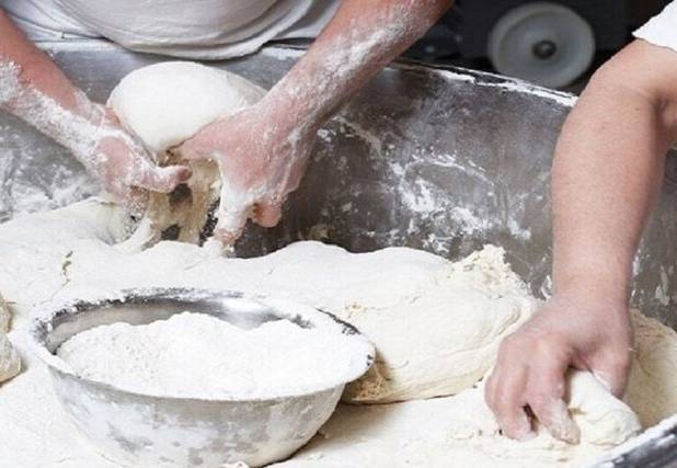 توزیع ۳۰۰ تن آرد مازاد میان نانوایی‌های خراسان شمالی