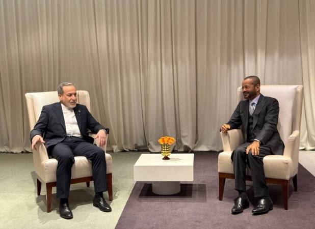 عراقچی با وزیر خارجه عمان دیدار کرد