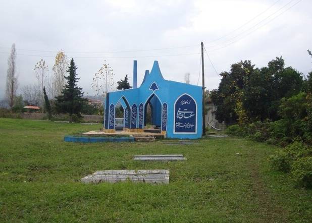 بنای یادبود شاعر انقلاب در چنگ باران و رطوبت
