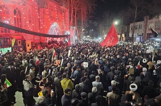 عزاداری عاشورایی مردم خوی در سوگ رهبر شهید