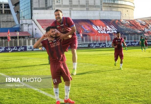 عنایتی با عبور از شاگردان سابق، نساجی را در صدر نگه داشت