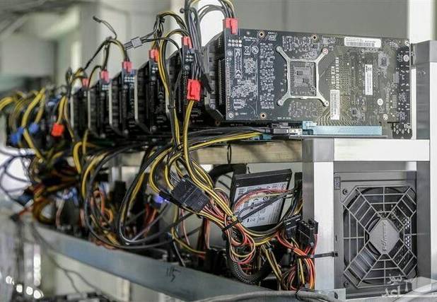 کشف و ضبط ۱۳ دستگاه ماینر غیرمجاز از یک واحد مسکونی در قم