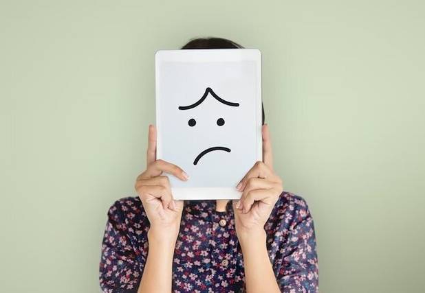 نقش اینستاگرام در نگرش دختران جوان به ظاهر خود