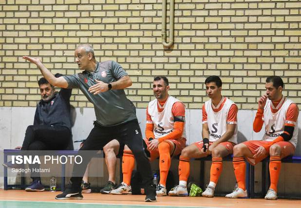 سرمربی تیم فوتسال مس سونگون: هنوز چیزی تمام نشده و امیدواریم حق به حق‌دار برسد