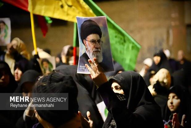 سوگ رهبر شهید همزمان با سومین شب قدر در کرمانشاه