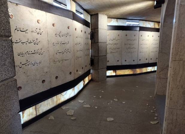 آرامگاه باباطاهر در اثر حملات دشمن به همدان آسیب دید