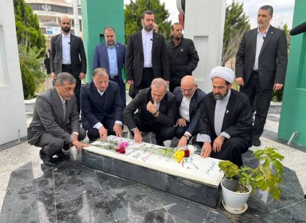 ادای احترام رئیس‌جمهور به شهدای گلستان در بدو ورود به استان