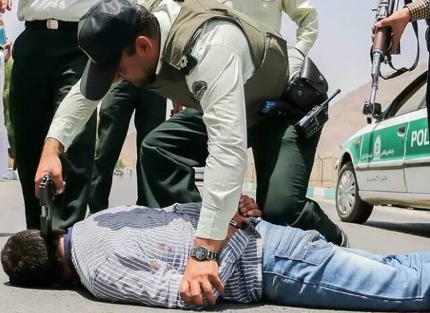 فرمانده انتظامی شاهرود: حمله خودروی حامل اتباع غیرمجاز به پلیس / یک تبعه غیرمجاز جان باخت