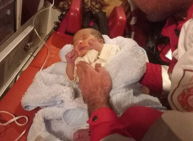 نجات جان نوزاد ۱۰ روزه در بستان‌آباد با اقدام فوری نجاتگران هلال‌احمر