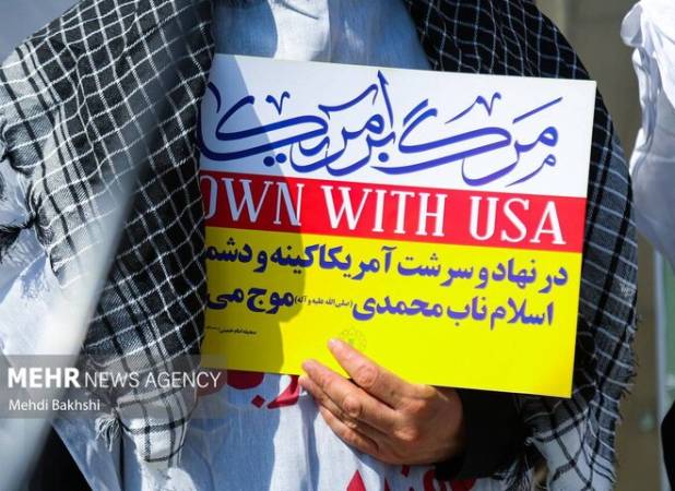 تجمع طلاب اردو زبان جامعه المصطفی قم در دفاع از رهبر انقلاب