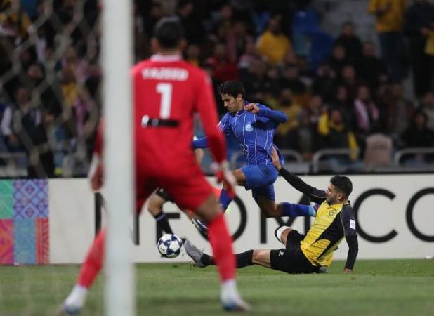 انصافی: ساپینتو شبیه یک ماشین است/ استقلال باید سرمربی‌اش را عوض کند!