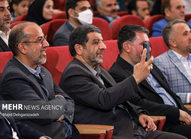 ضرغامی این بار کیک زیلو را برید!