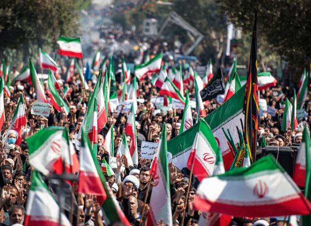 سرسخت و مقاوم؛ انقلاب اسلامی ایران، توطئه‌ها و دستاوردها