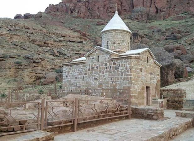 عناصر جزئیات بنای ۱۲ کلیسای قدیمی تهران بررسی شد