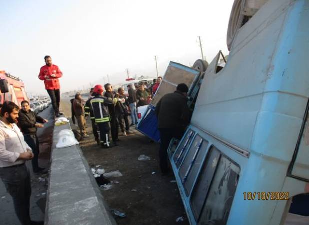 واژگونی مینی‌بوس کارگران در محور ساوه–شهر صنعتی کاوه با ۱۰ مصدوم