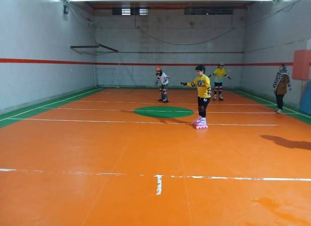 آغاز نخستین تجربه اسکیت دختران دانش‌آموز نابینا در سنندج