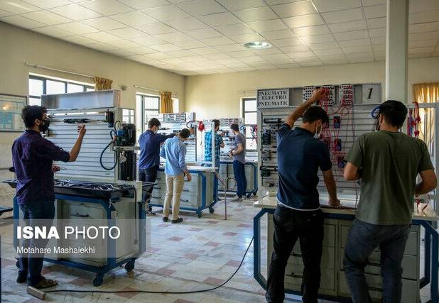 آموزش با تجهیزات قدیمی در هنرستان‌های کرج