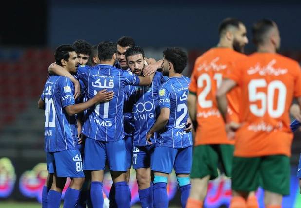 مس رفسنجان ۰ - ۱ استقلال/ صدرنشینی آبی‌پوشان پس از اخراج ساپینتو