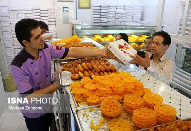 افزایش ۱۰۰ درصدی قیمت زولبیا و بامیه در اصفهان/ کمبود روغن چالش اصلی قنادان