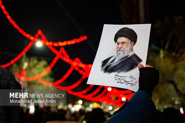 نصب تمثال رهبر شهید امت اسلامی ایران در میادین اصلی منطقه ۲۲تهران