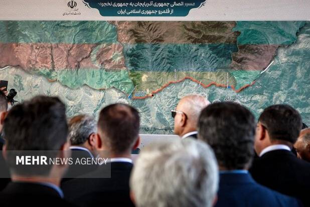 فرماندار جلفا: تکمیل کریدورهای بین‌المللی موتور رشد منطقه خواهد شد