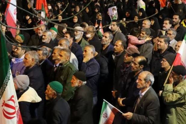 حضور پرشور مردم زرندیه در بیعت با رهبر معظم انقلاب