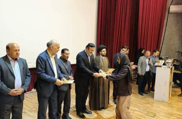 برگزیدگان کنکور در دیلم تجلیل شدند