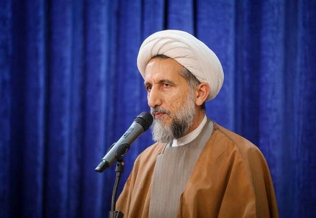 امام جمعه قزوین: تا آخرین نفس بر عهد امام راحل و رهبر شهید خود ایستاده‌ایم