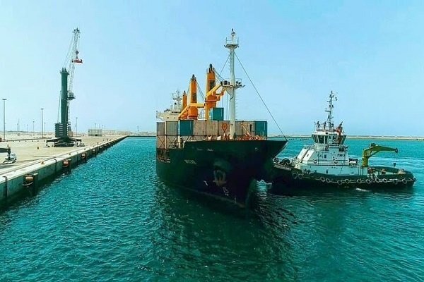 تخلیه اولین کشتی حامل خودروهای وارداتی تا ساعت ۲۳