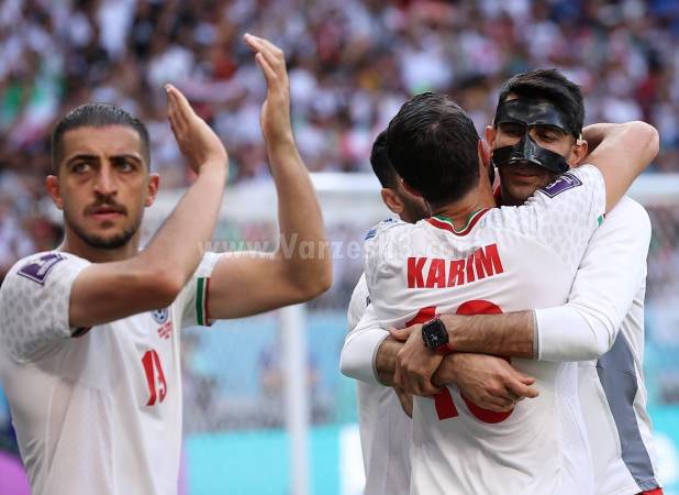 یک چهره غیرقابل شناسایی در جشن تیم ملی