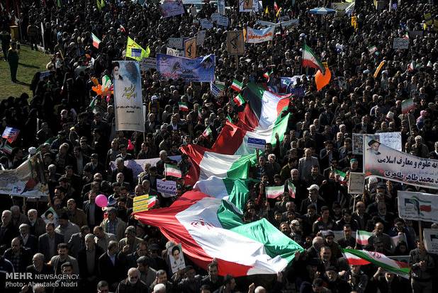 مردم با حضور در ۲۲ بهمن بار دیگر پای انقلاب ایستادند