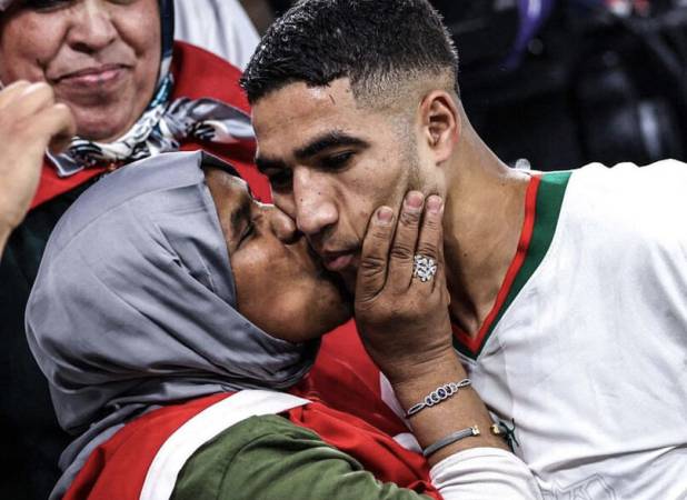 جشن عاشقانه مدافع ملی‌پوش با مادرش