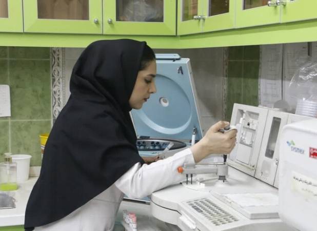 خطر افت کیفیت خدمات آزمایشگاهی در سایه بحران اقتصادی و فرسودگی نیروها