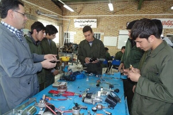 لزوم موافقت شهرک‌های صنعتی برای ساخت هنرستان‌ در جوار صنایع