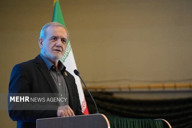 آغاز نشست فعالان سیاسی و اجتماعی لرستان با حضور پزشکیان