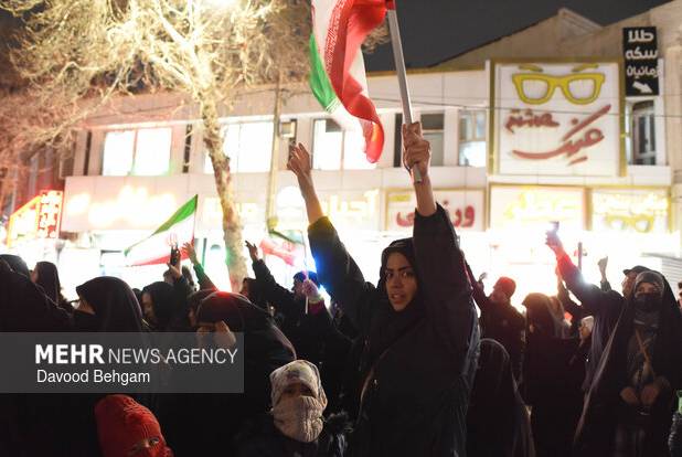 حماسه پرشور مشهدی ها در پنجمین شب از سوگ رهبر شهید