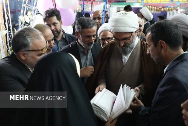 امام جمعه سمنان: «انگیزه‌بخشی» کلید ترویج کتابخوانی در نسل جوان است