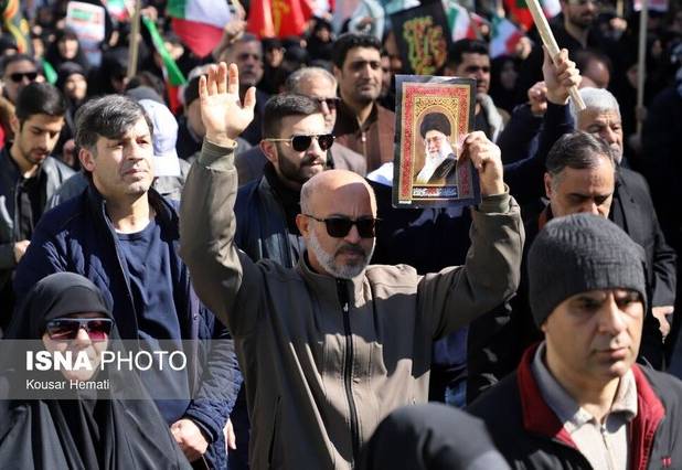 اجتماع کرمانشاهیان در سوگ «رهبر شهید»