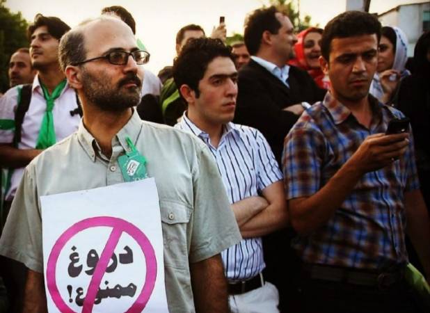 اعتراض داماد شهید آوینی با هشتگ مهسا و کیان