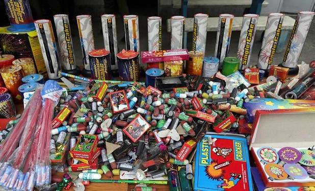 کشف ۷۰ هزار عدد مواد محترقه غیرمجاز در شهرستان آستارا