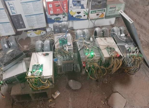 از استخراج ارز دیجیتال تا فروش خودرو؛ کشف عجیب در پارکینگ شرکت کرمانی