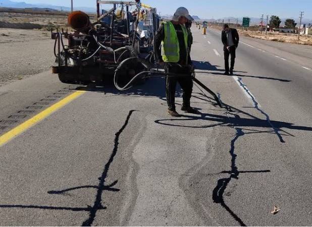 انجام عملیات ترمیم آسفالت در ۲۴۰ کیلومتر جاده های سمنان